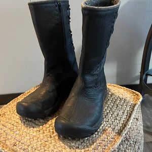 Keen tall ladies black pebble leather boots